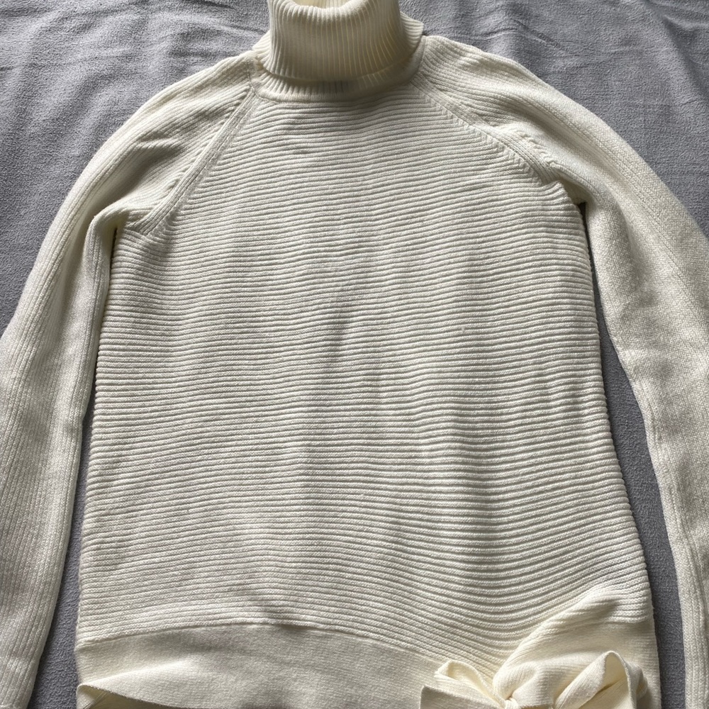 White/cream turtle neck sweater